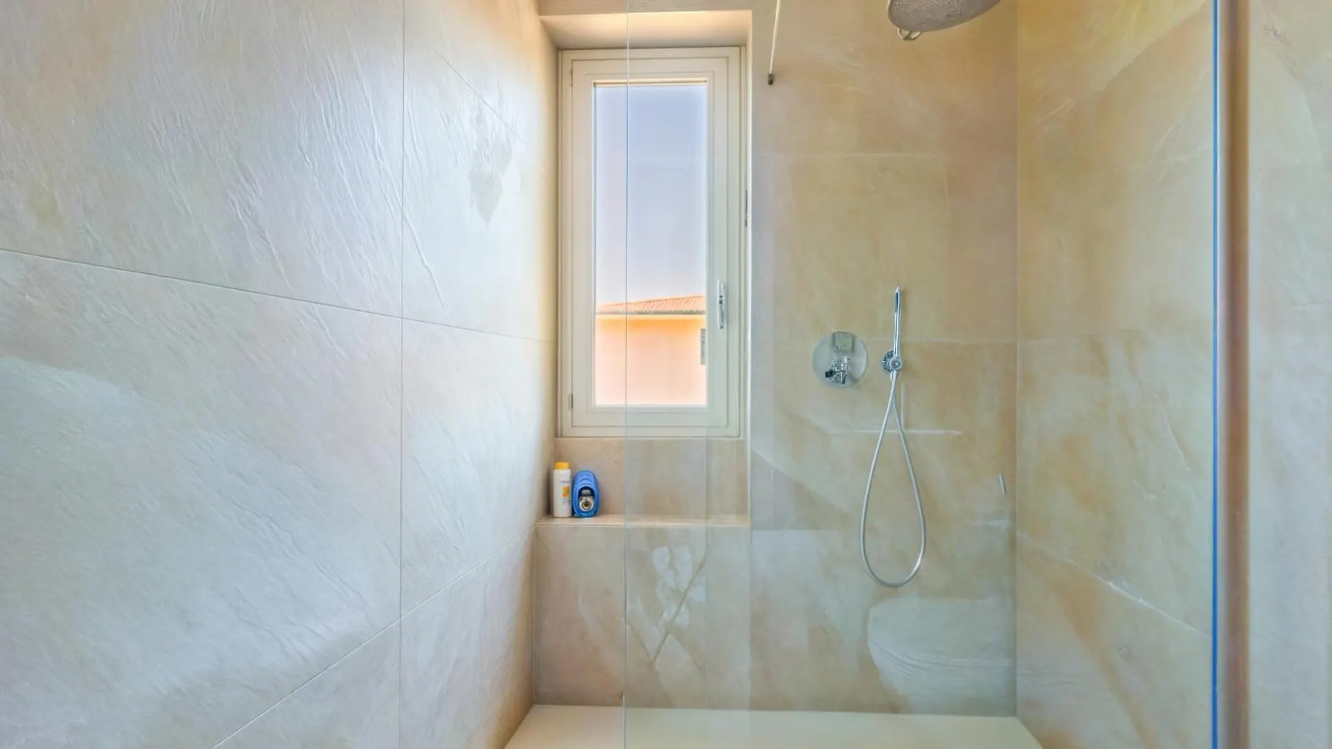 Apartamento Lakeside Serenity Escape - Free Wi-Fi And Private Parking Included Paratico Itália