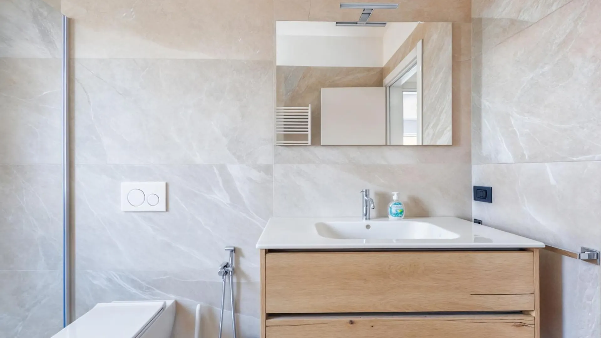 Lakeside Serenity Escape - Free Wi-Fi And Private Parking Included Paratico 0*,